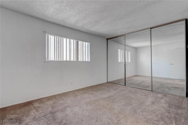 Building Photo - 2206 Sunnyslope Ave