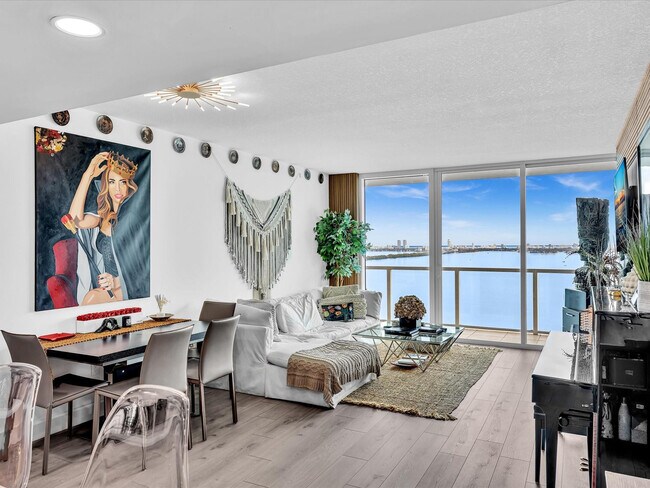 Building Photo - 665 NE 25th St