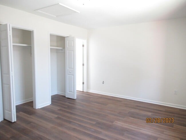 Building Photo - Newly Renovated- 2 bedroom, 2 bathroom apartment-Willow Run Apartments