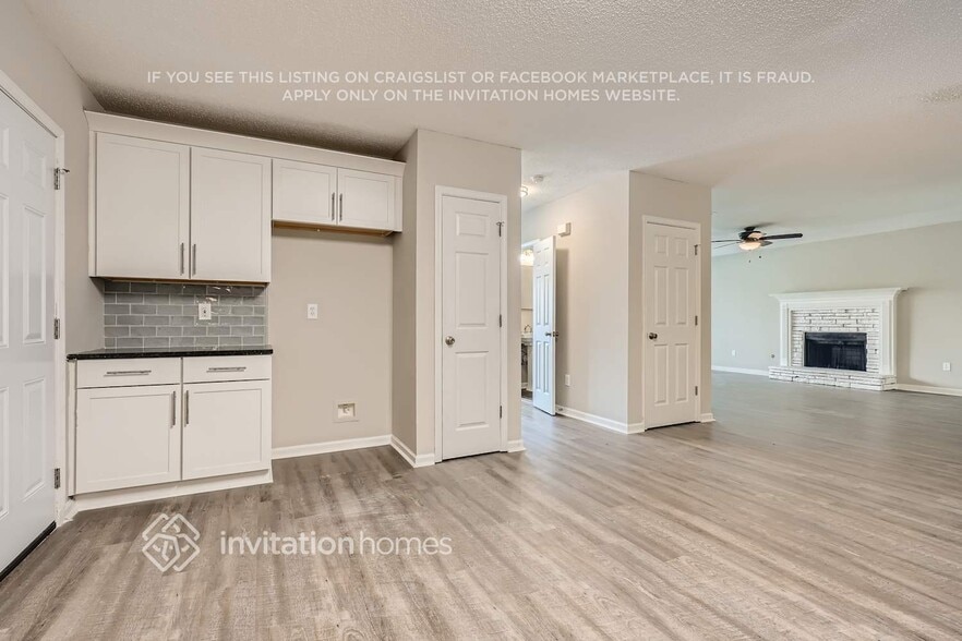 Building Photo - 5208 Meadows Lake Pointe