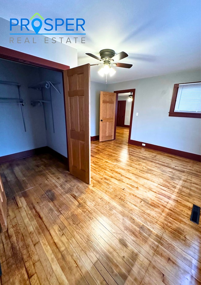 Building Photo - OM1104