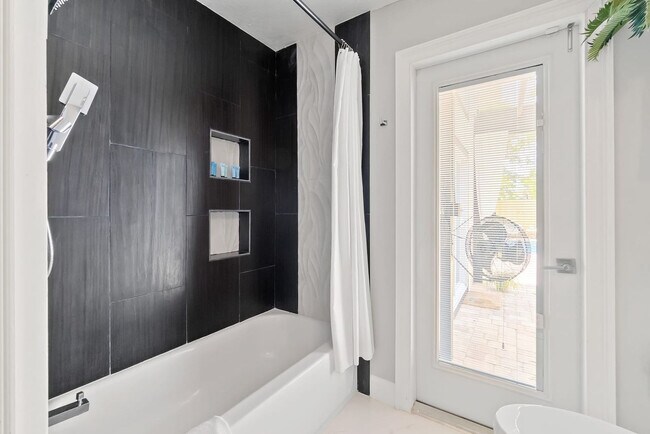 Building Photo - 501 Boating Club Rd