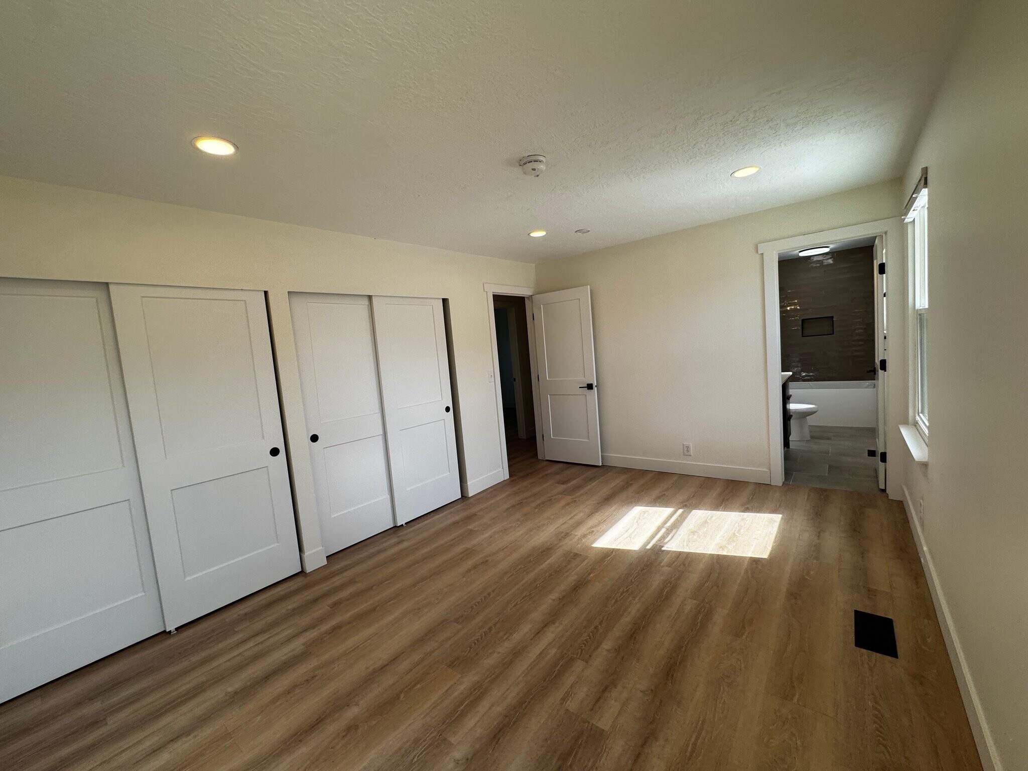 Building Photo - 10543 S Weeping Willow Dr