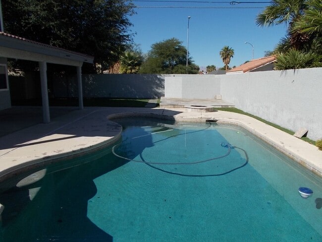Building Photo - Spacious 4-Bed Home in Quiet Las Vegas Cul-de-Sac with Private Backyard