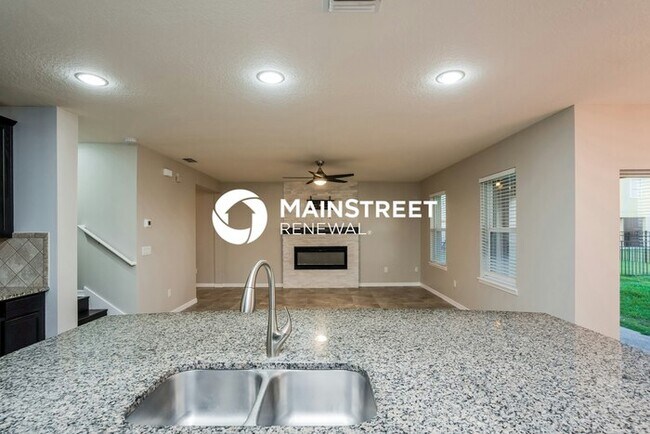 Building Photo - 4 Bedroom Pet-Friendly Home in Ruskin, FL with Main Street Renewal