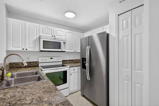 Building Photo - 6103 NW 116 Pl