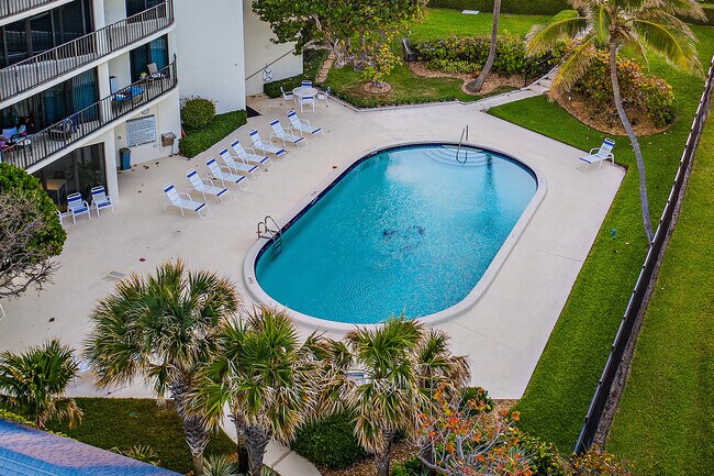 Building Photo - 5420 N Ocean Dr