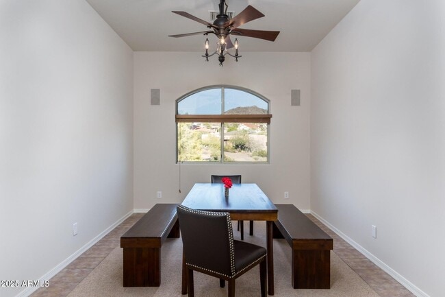 Building Photo - 908 E Waltann Ln