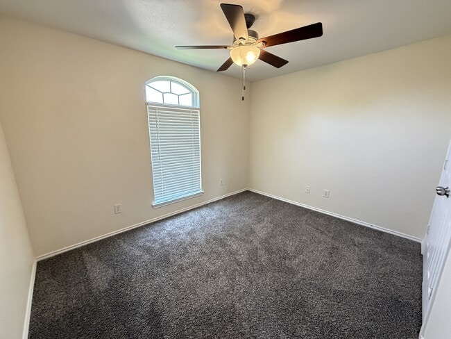 Building Photo - 609 N Vinton Ave