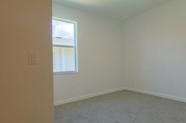 Building Photo - 9714 SW Indra Wy