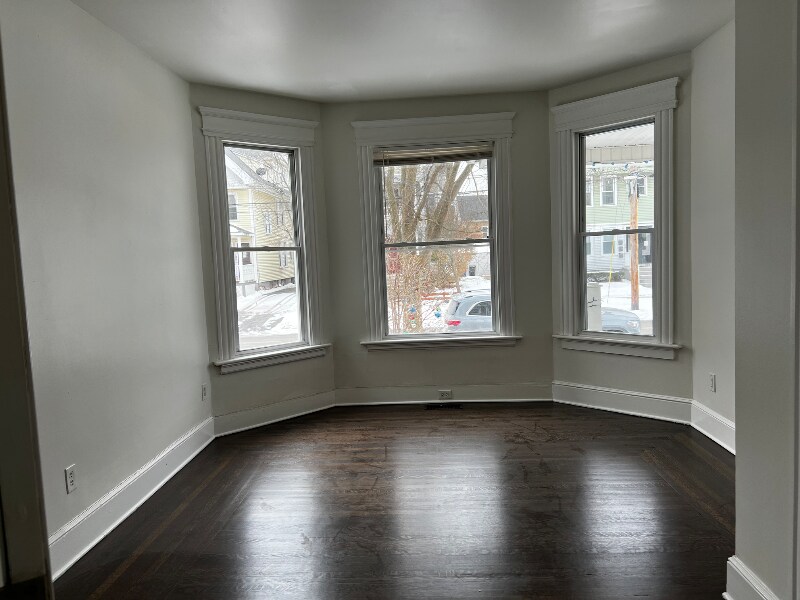 Building Photo - 879 Elm St