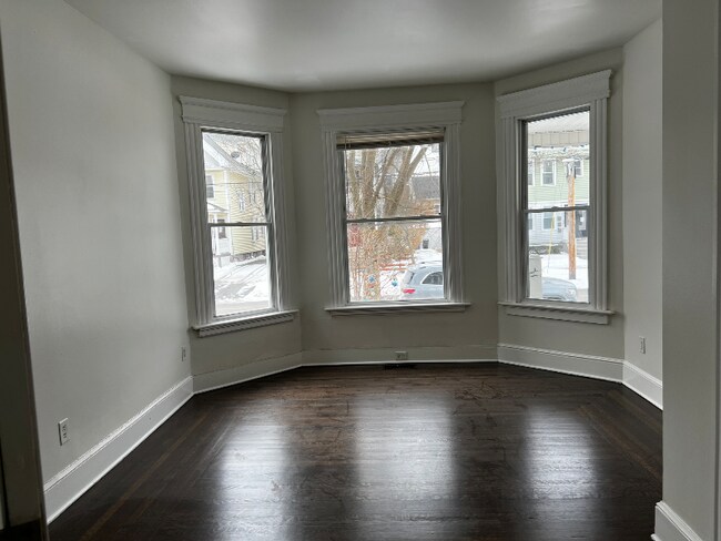 Building Photo - 879 Elm St