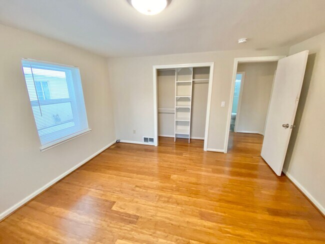 Building Photo - Newly Renovated 2 Bedroom Home in South Burlington Available 2/1
