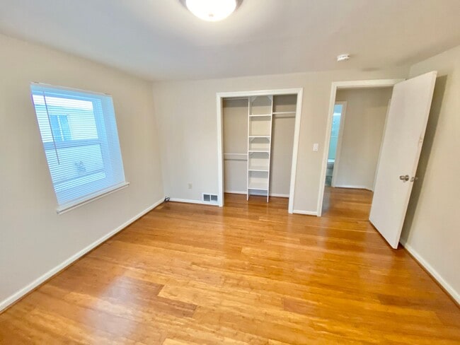 Building Photo - Newly Renovated 2 Bedroom Home in South Burlington Available NOW!