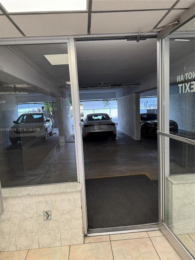 Building Photo - 1225 NE 124th St