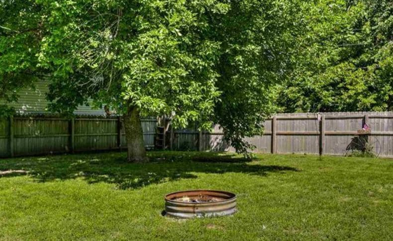 Building Photo - 1984 Pine St