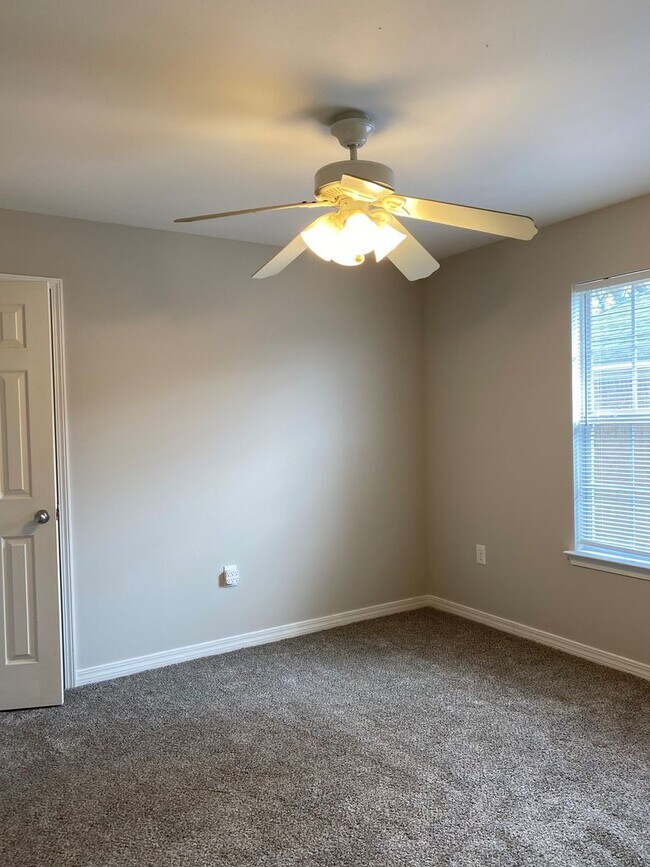 Building Photo - UPCOMING LISTING