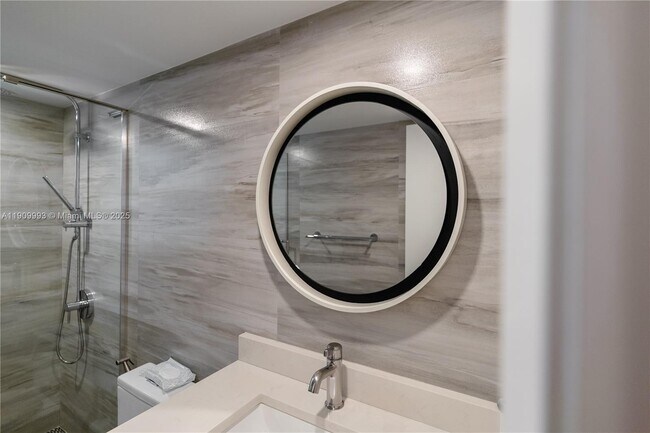 Building Photo - 4017 N Cypress Dr