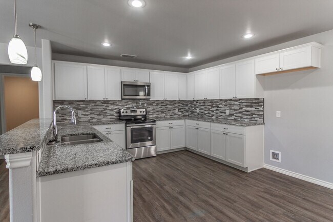Building Photo - 3 bed 2 bath - Frenship ISD