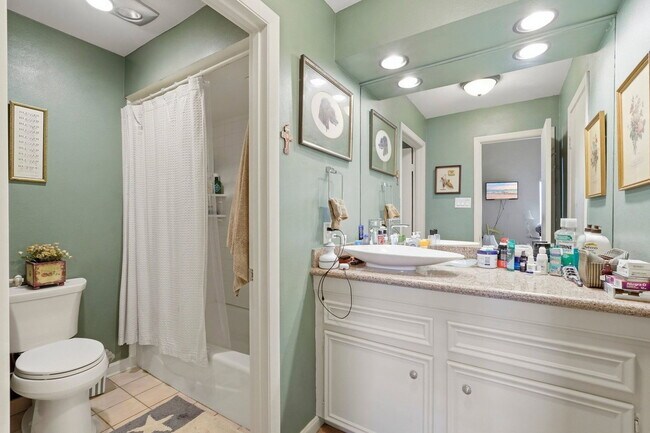 Building Photo - 10125 Valley Forge Dr