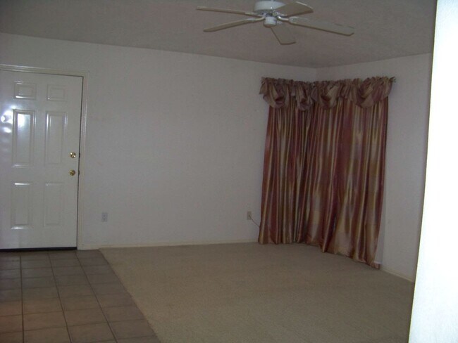 Building Photo - Mesa Townhome