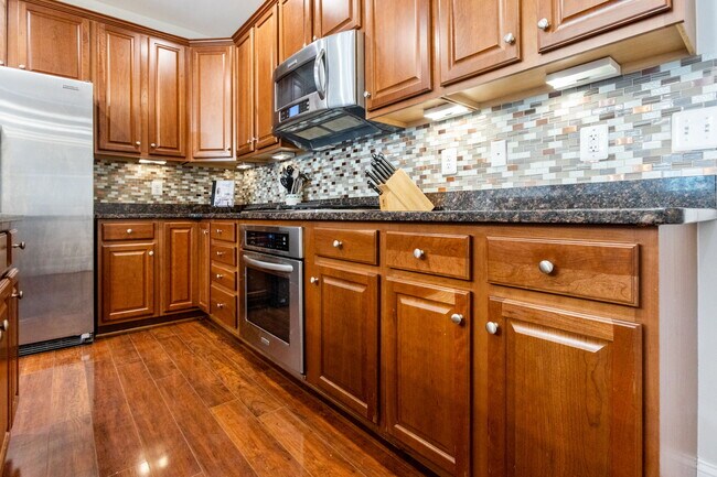 Building Photo - 20657 Sibbald Sq