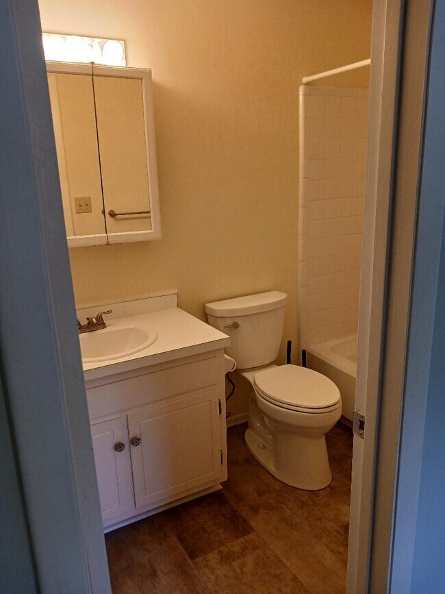 Building Photo - 16 Spears Ave