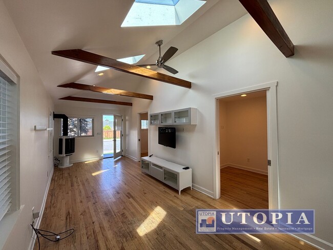 Building Photo - Charming, Sun-Filled 2BD/1BA Home on Quiet...