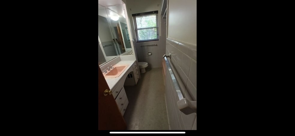 Building Photo - 2943 Saint Johns Ave