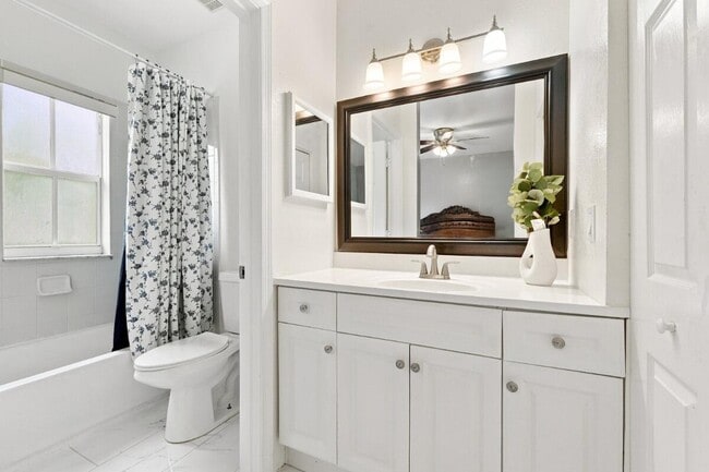 Building Photo - 406 W Santa Catalina Cir