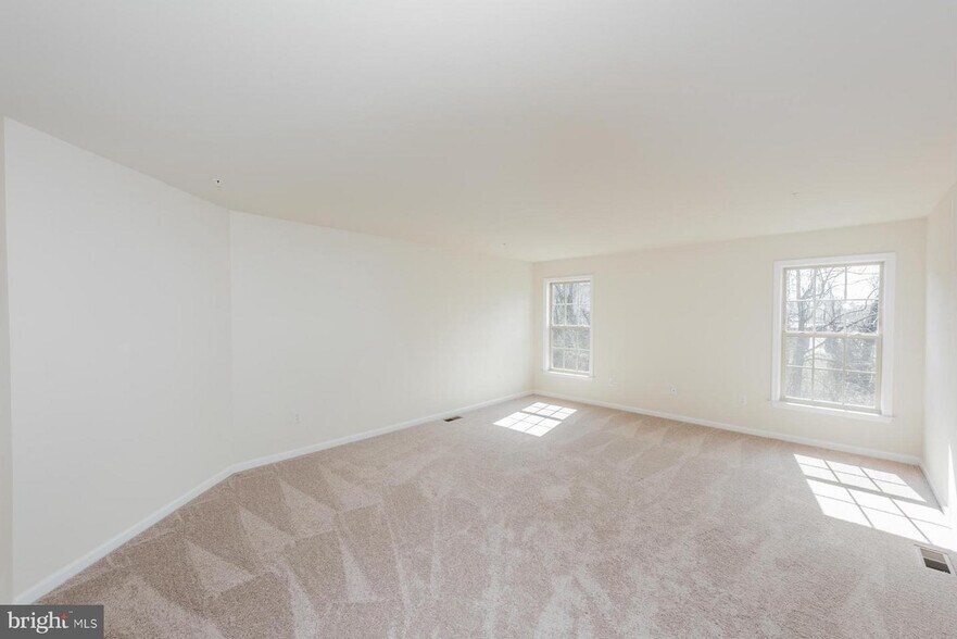 Building Photo - 2302 Grove Hurst Ln
