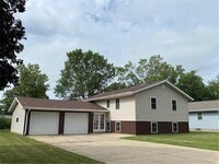 Building Photo - 2011 Great Bend Blvd