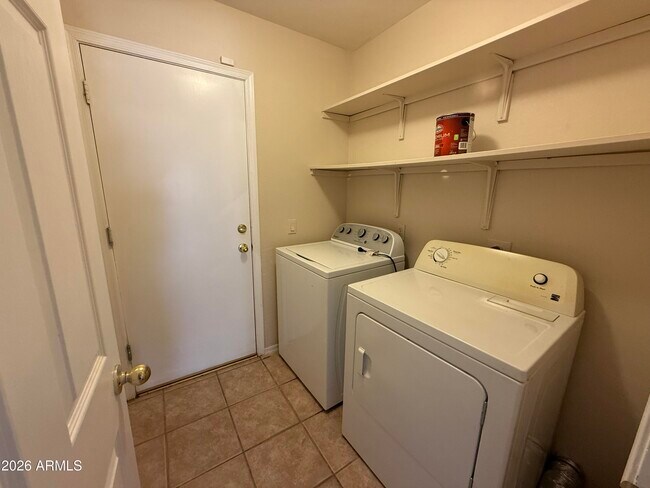 Building Photo - 1413 W Orchid Ln