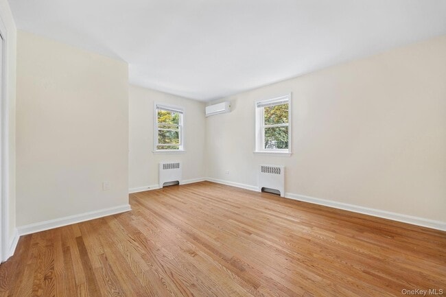 Building Photo - 1 Blackthorn Ln