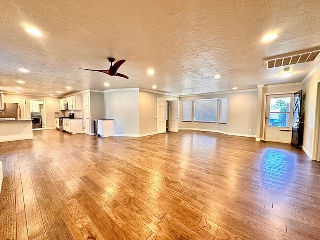 Building Photo - 3 Bed Home OKC - Move in Deposit-Free! (If Qualified)