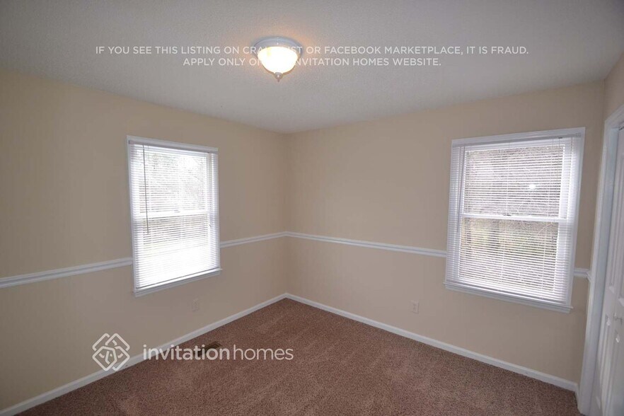 Building Photo - 2329 Century Oaks Ln