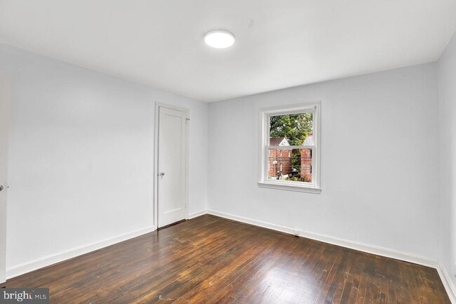 Building Photo - 331 Oakland St