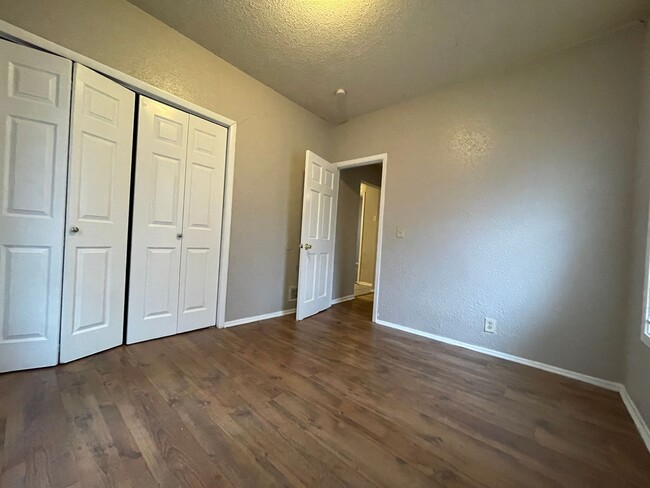 Building Photo - 726 Morgan Avenue North