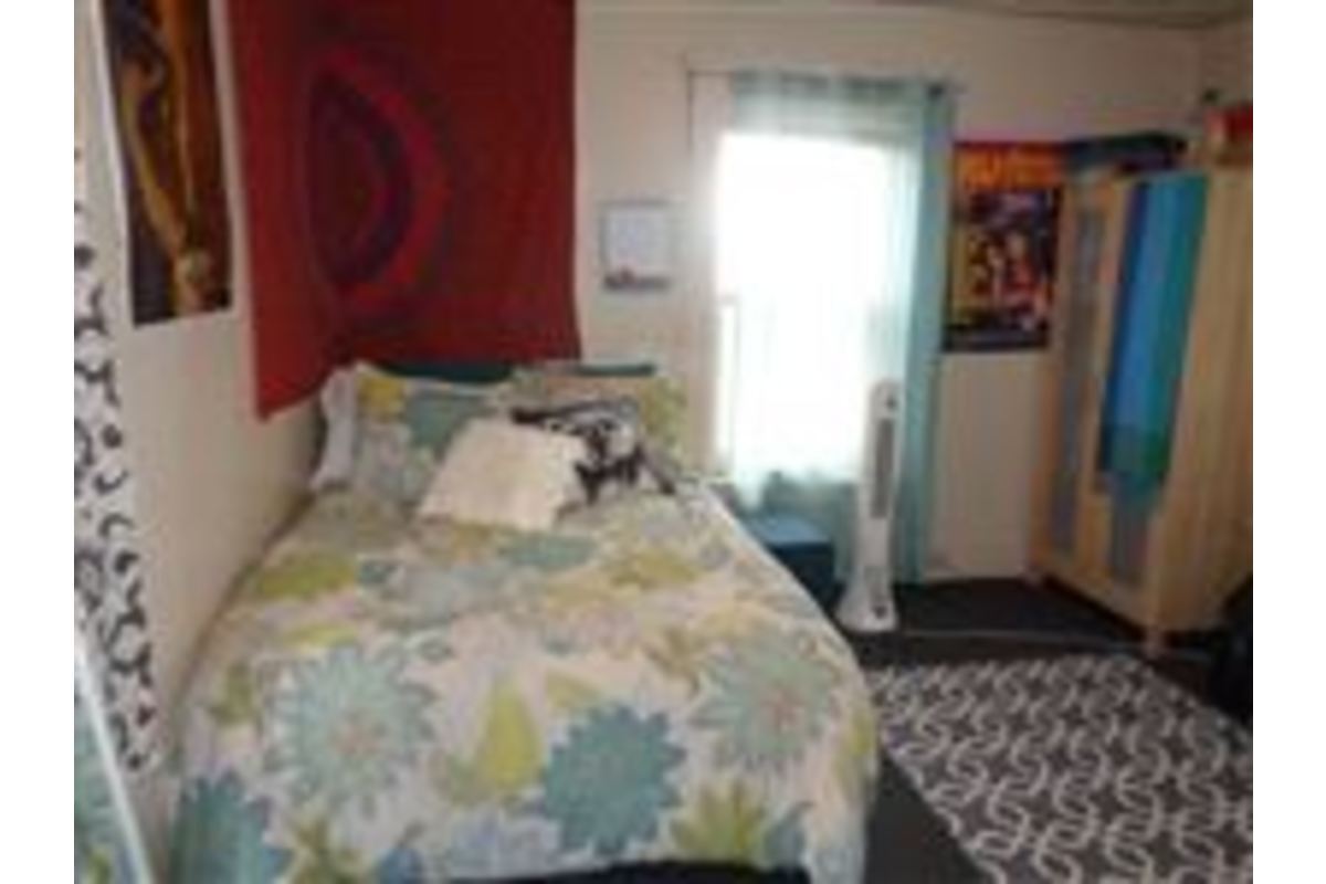 Building Photo - 221 N Ashley St