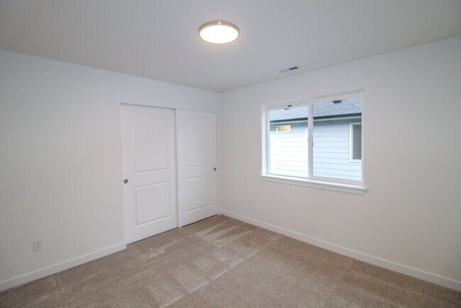 Building Photo - BRAND NEW HOME WITH ALL THE UPGRADES 4bed 2.5bath 2326sf 2 Car Garage