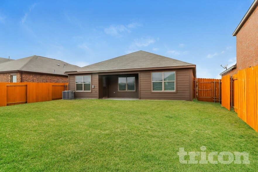 Building Photo - 204 Micah Ln