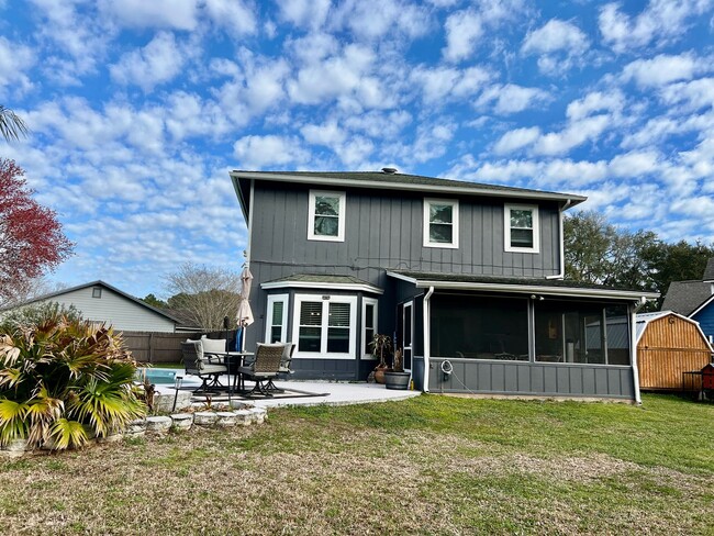 Building Photo - Charming 3-Bedroom Home with Modern Upgrad...