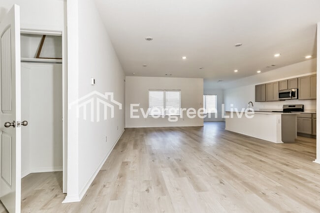 Building Photo - 1280 Tsar Rd