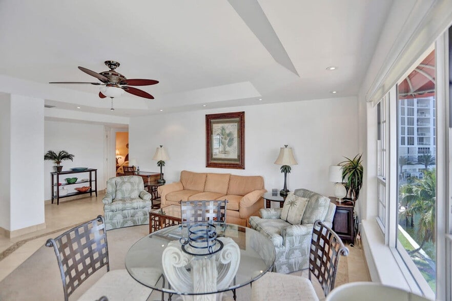 Building Photo - 2908 Bayshore Dr