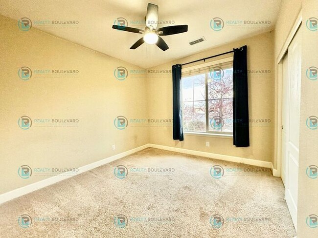 Building Photo - 1/2 Month Free! Spacious 4-Bedroom Gem in ...