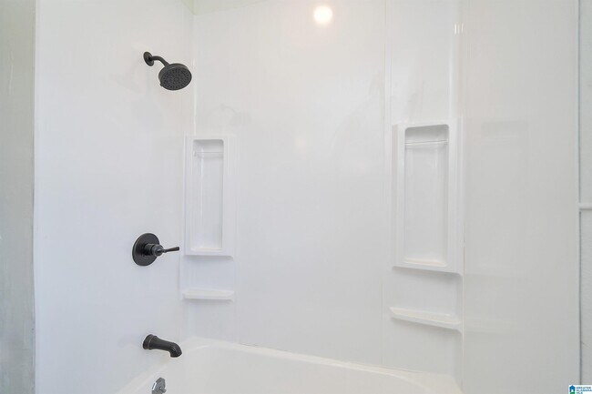 Building Photo - 621 Valley Rd