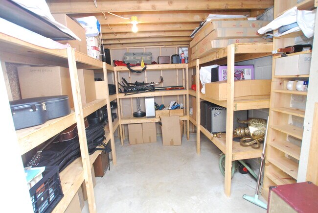 Building Photo - 15216 Falconbridge Terrace