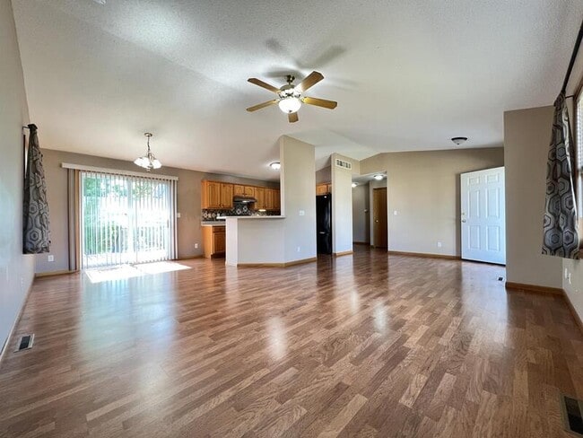 Building Photo - 2305 Eastlawn Dr