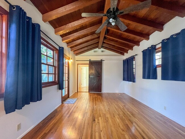 Building Photo - Spacious 3BR Home with Bonus Room in Magno...