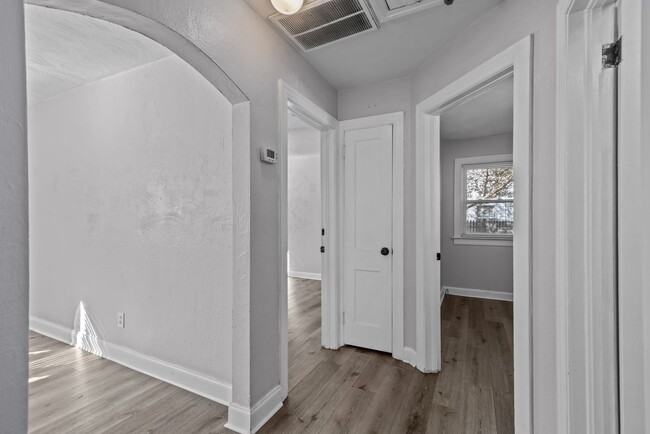Building Photo - 414 San Antonio Blvd